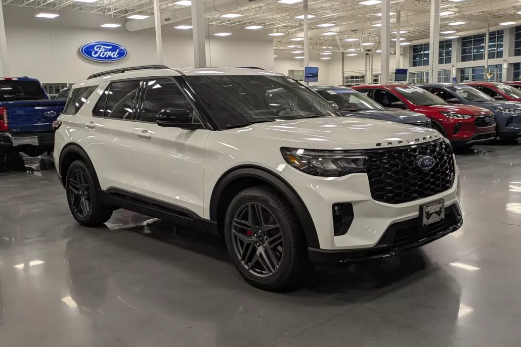 2025 Ford Explorer ST photo 1