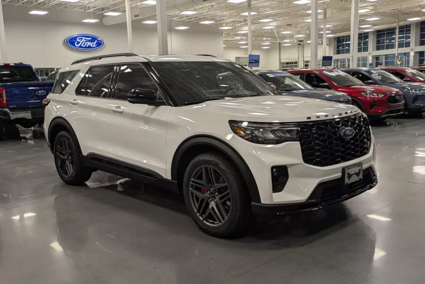 2025 Ford Explorer ST photo 1
