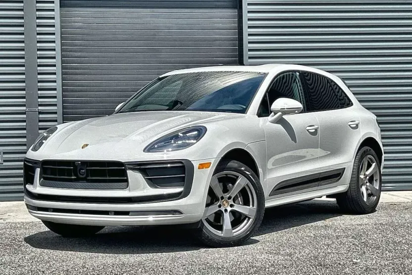 2024 Porsche Macan Base photo 1