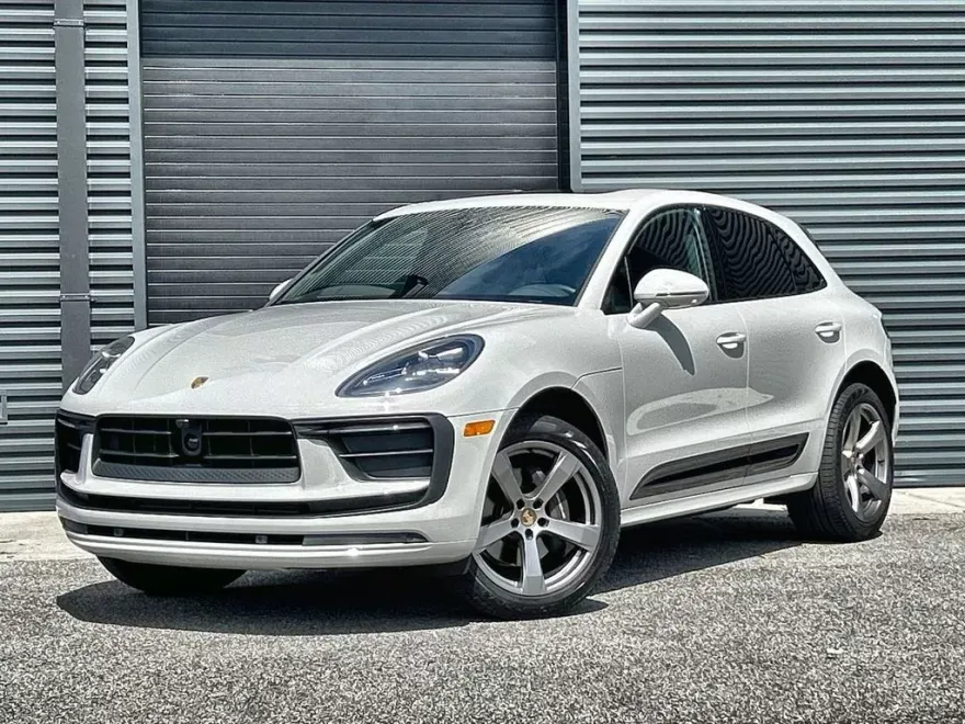 2024 Porsche Macan Base photo 1