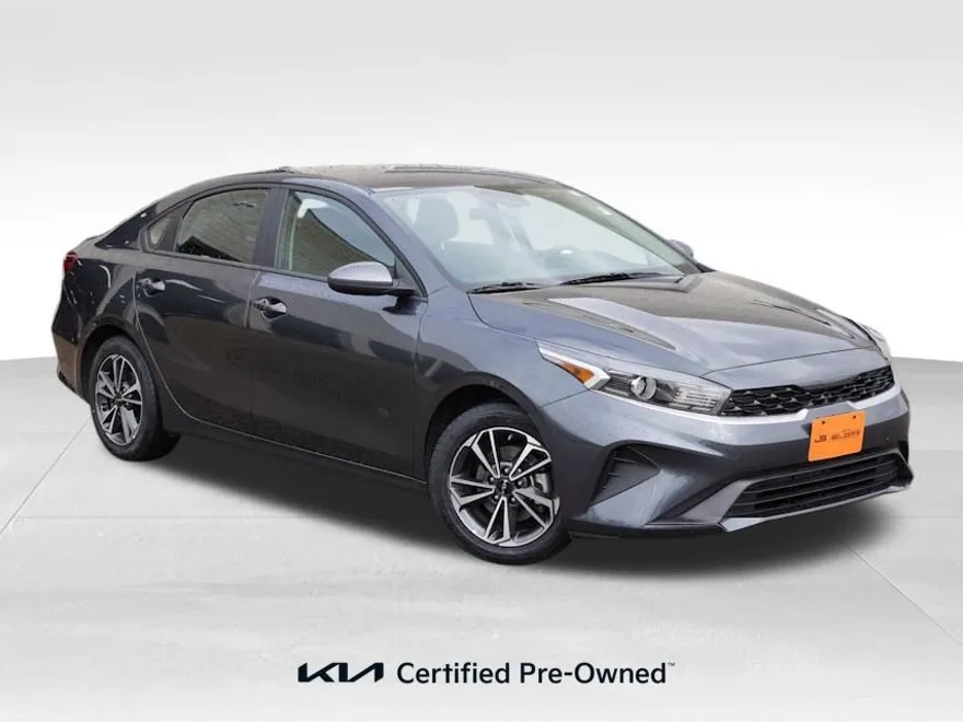 2023 Kia Forte LXS photo 1