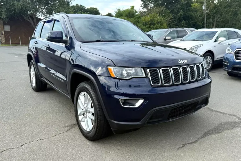 2017 Jeep Grand Cherokee Laredo photo 1