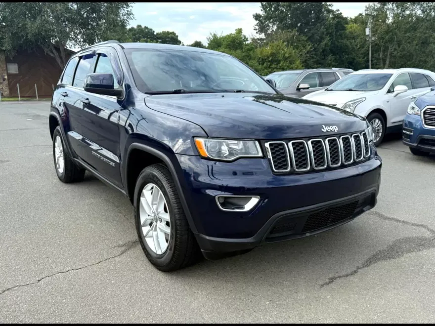 2017 Jeep Grand Cherokee Laredo photo 1