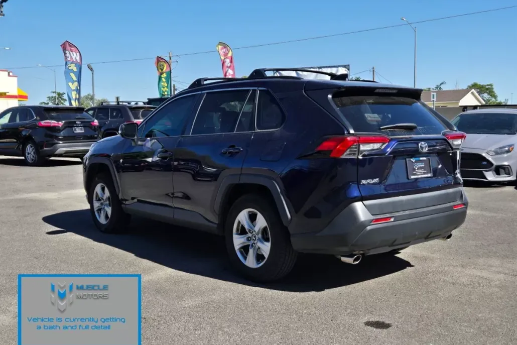 2019 Toyota RAV4 XLE photo 1