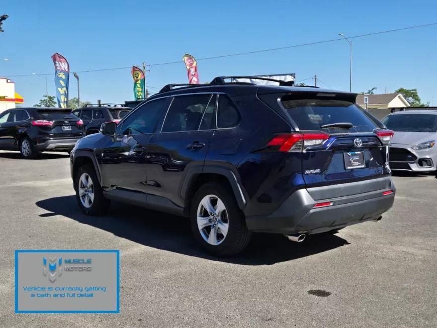 2019 Toyota RAV4 XLE photo 1