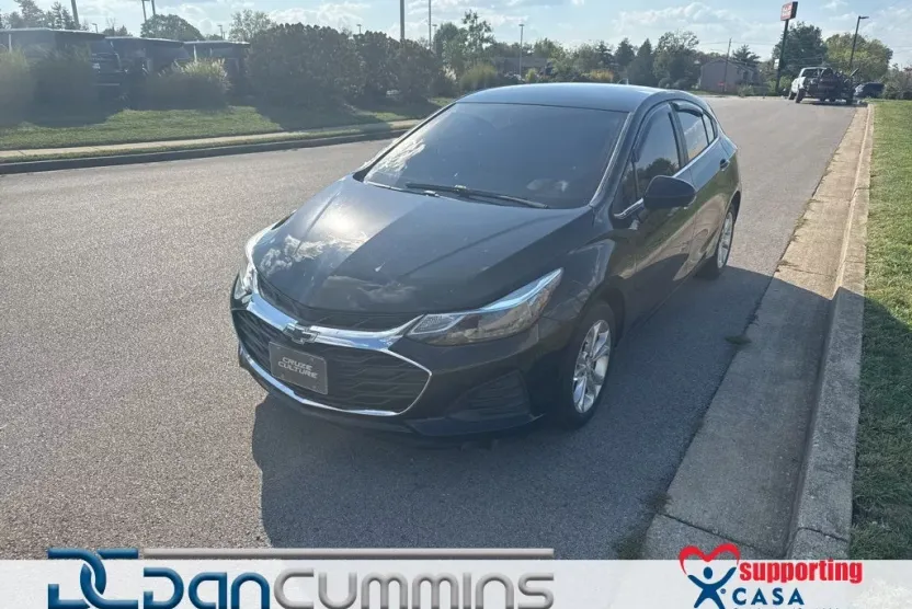 2019 Chevrolet Cruze LT photo 1