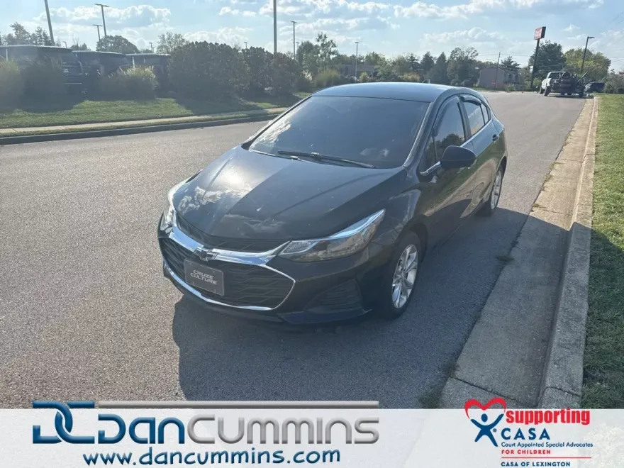 2019 Chevrolet Cruze LT photo 1