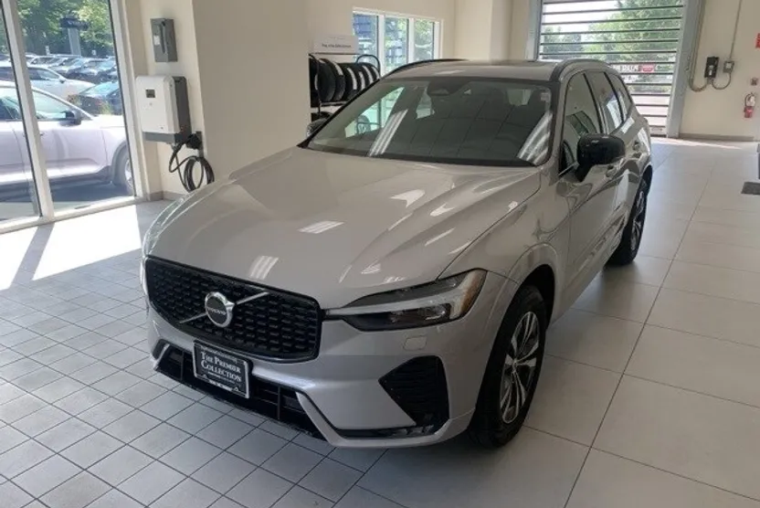 2024 Volvo XC60 B5 Core photo 1