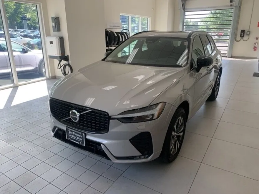 2024 Volvo XC60 B5 Core photo 1