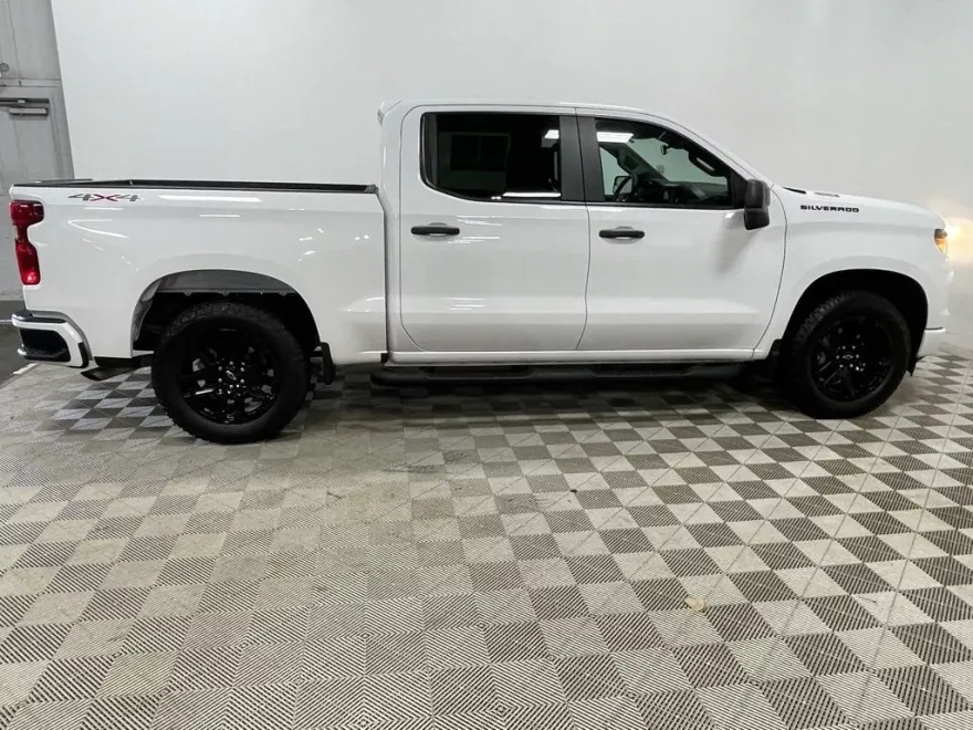2024 Chevrolet Silverado 1500 Custom photo 1