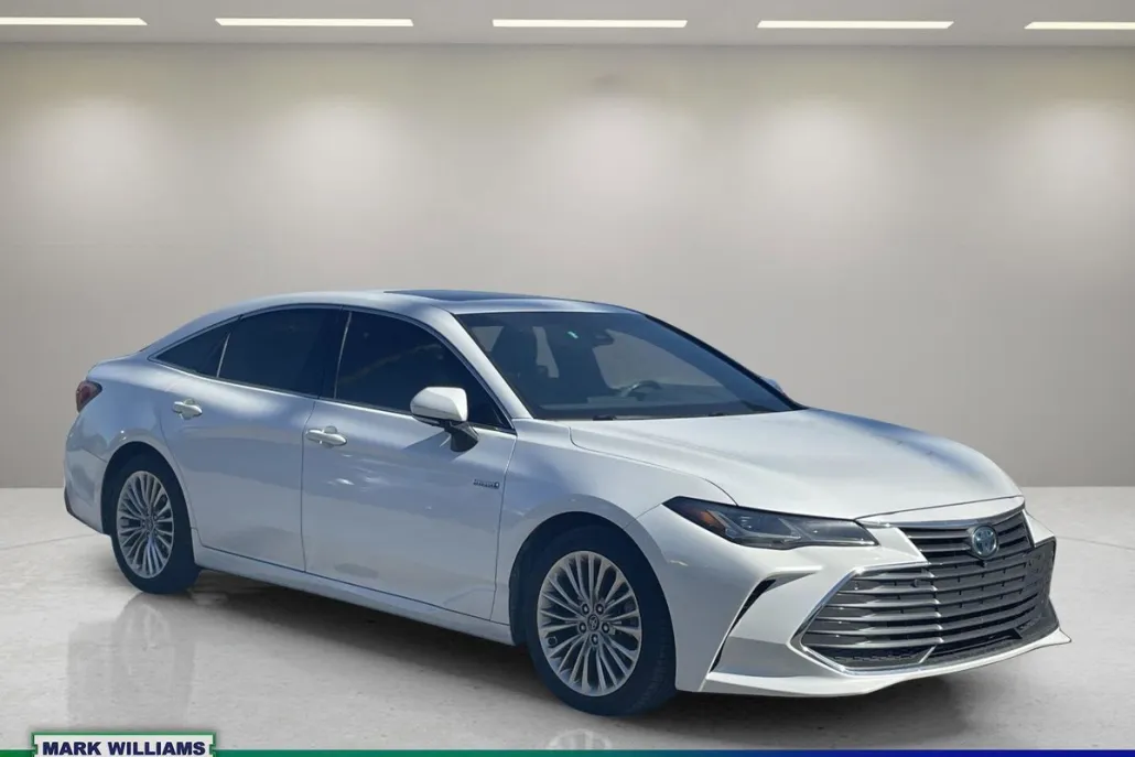 2020 Toyota Avalon Hybrid Limited photo 1