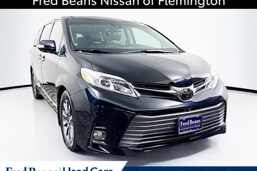 2019 Toyota Sienna Limited Premium photo 1
