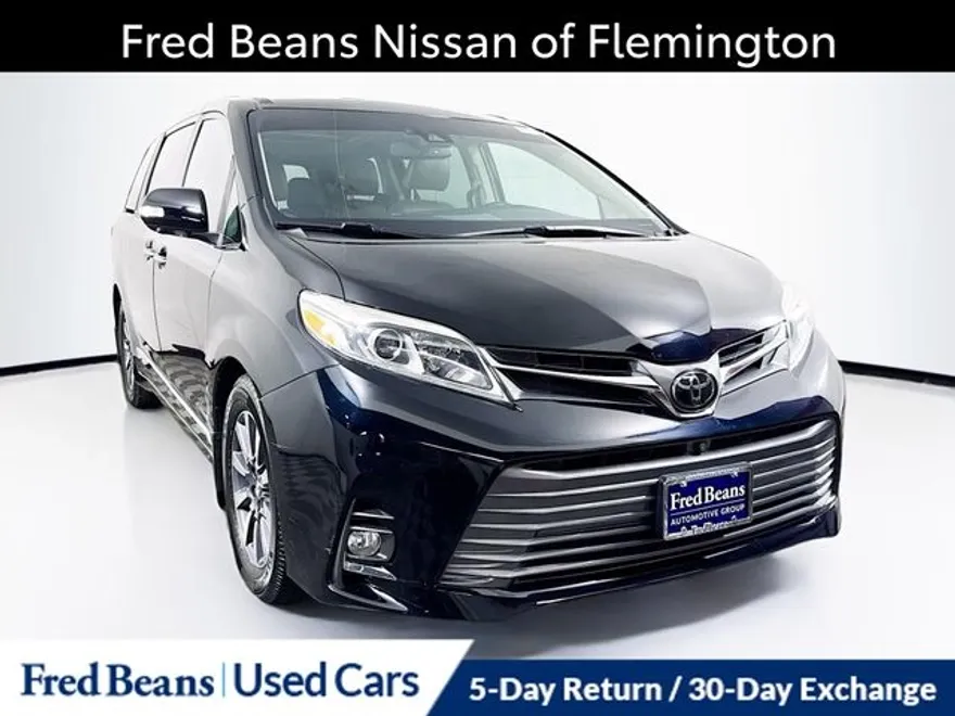 2019 Toyota Sienna Limited Premium photo 1