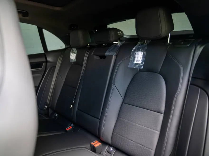 2025 Porsche Macan Electric photo 30