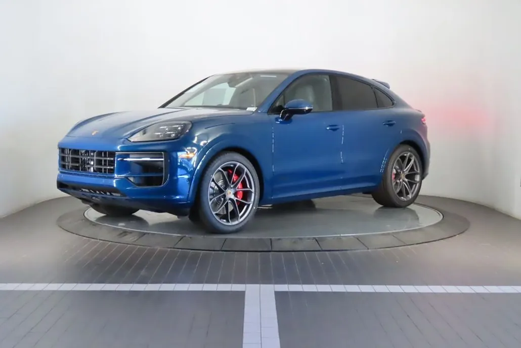 2025 Porsche Cayenne GTS Coupe photo 1