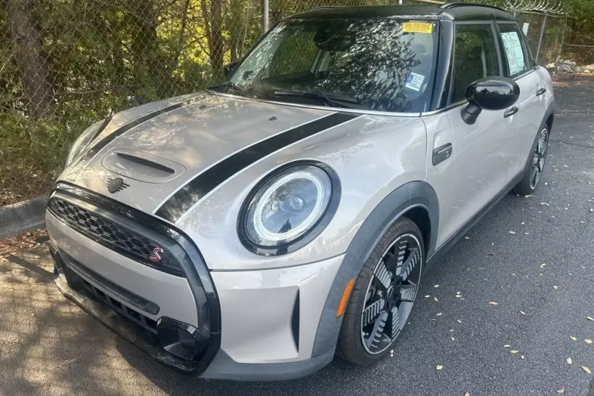 2022 Mini Cooper 4 Door Hardtop S photo 1