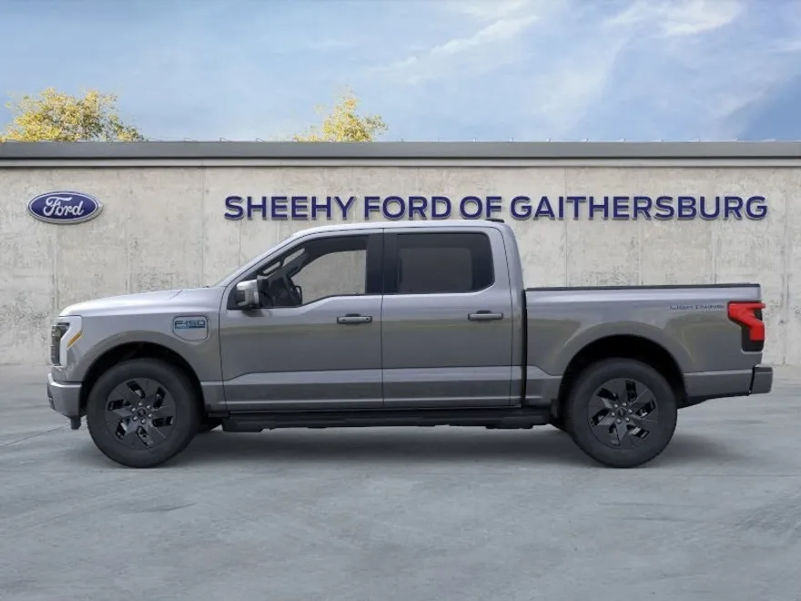 2025 Ford F-150 Lightning Lariat photo 1