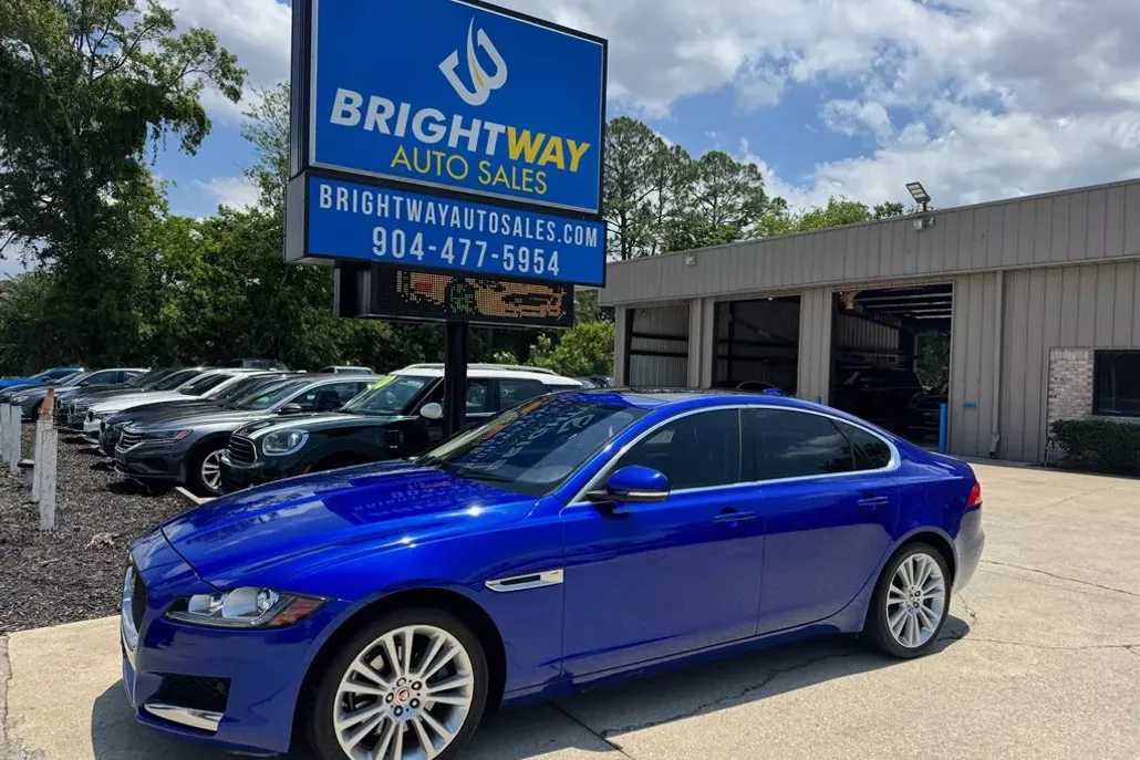 2018 Jaguar XF 25t Prestige photo 1
