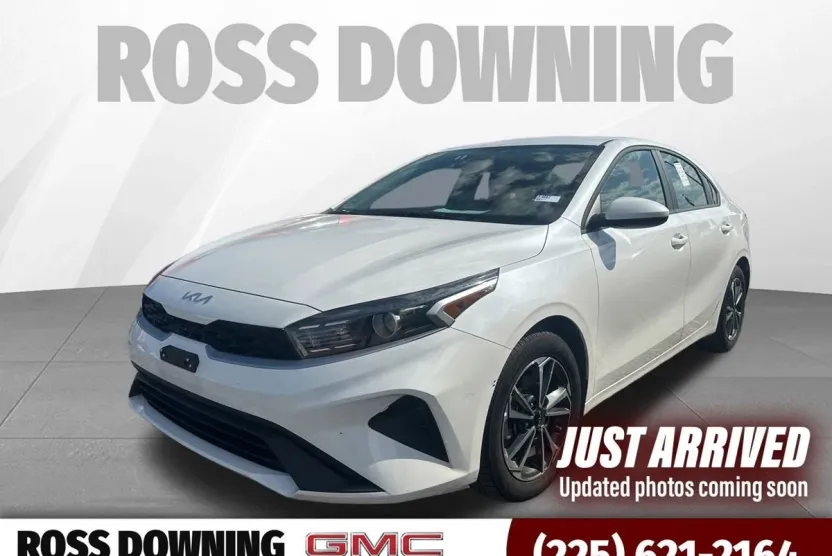 2024 Kia Forte LXS photo 1