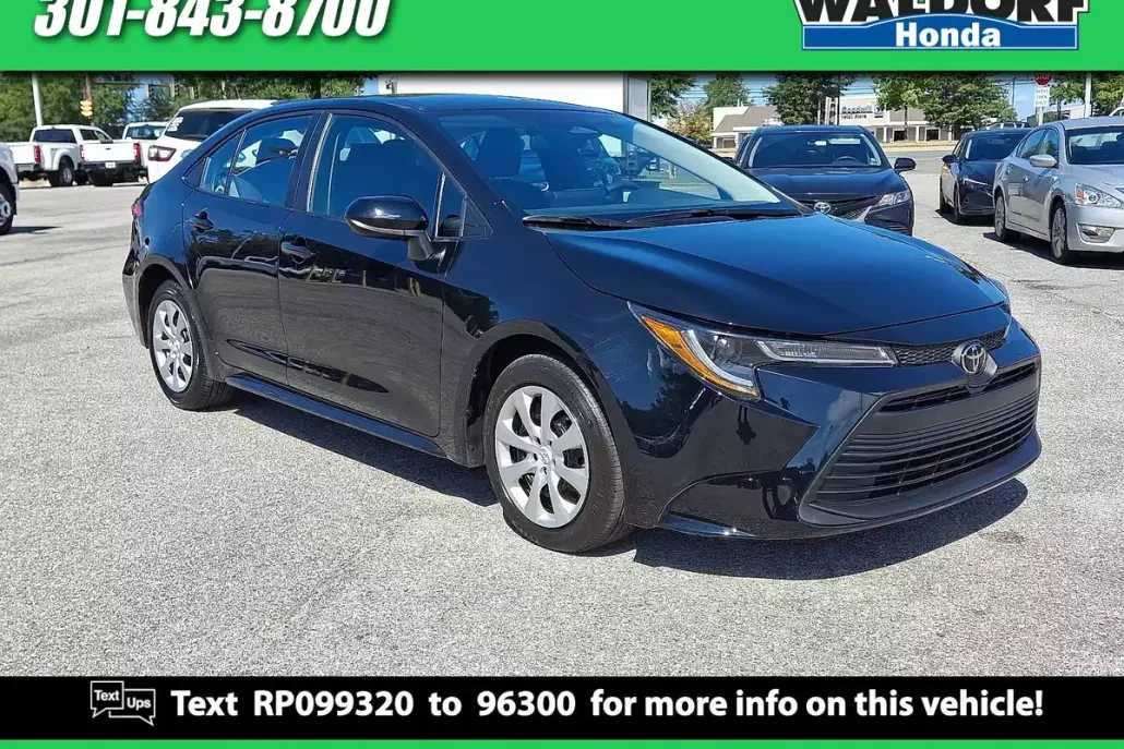 2024 Toyota Corolla LE photo 1