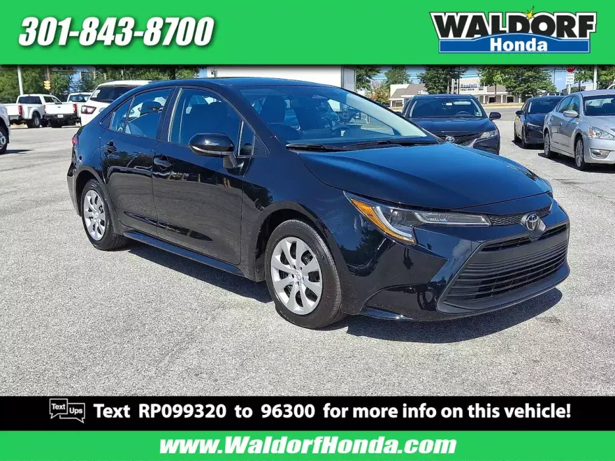 2024 Toyota Corolla LE photo 1