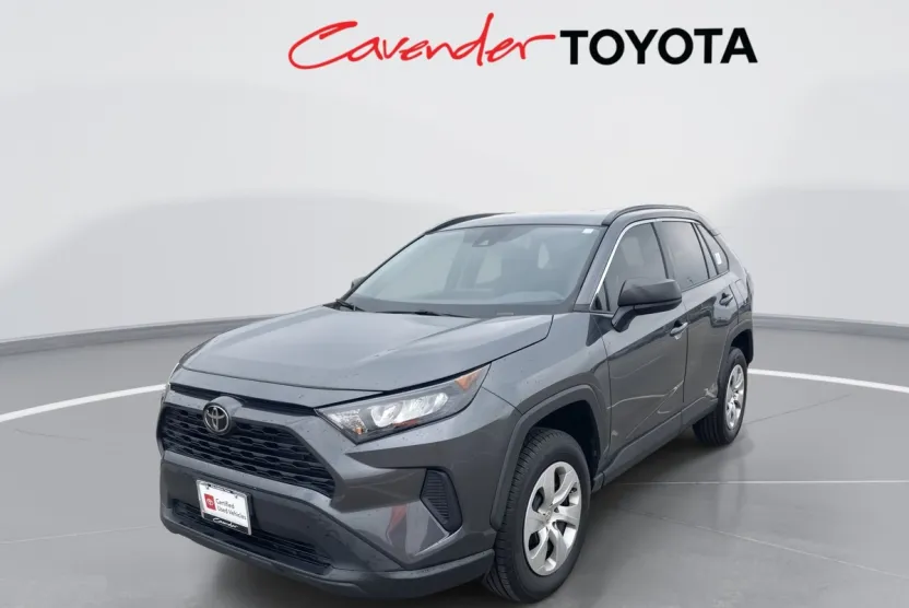 2021 Toyota RAV4 LE photo 1
