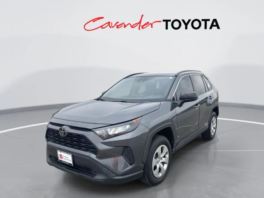 2021 Toyota RAV4 LE photo 1