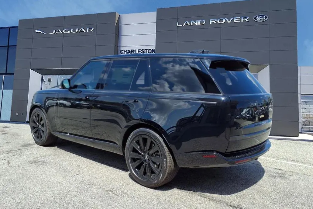 2025 Land Rover Range Rover SE photo 1