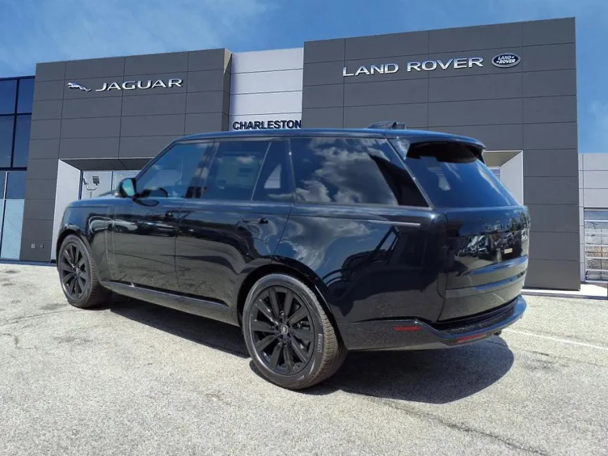 2025 Land Rover Range Rover SE photo 1