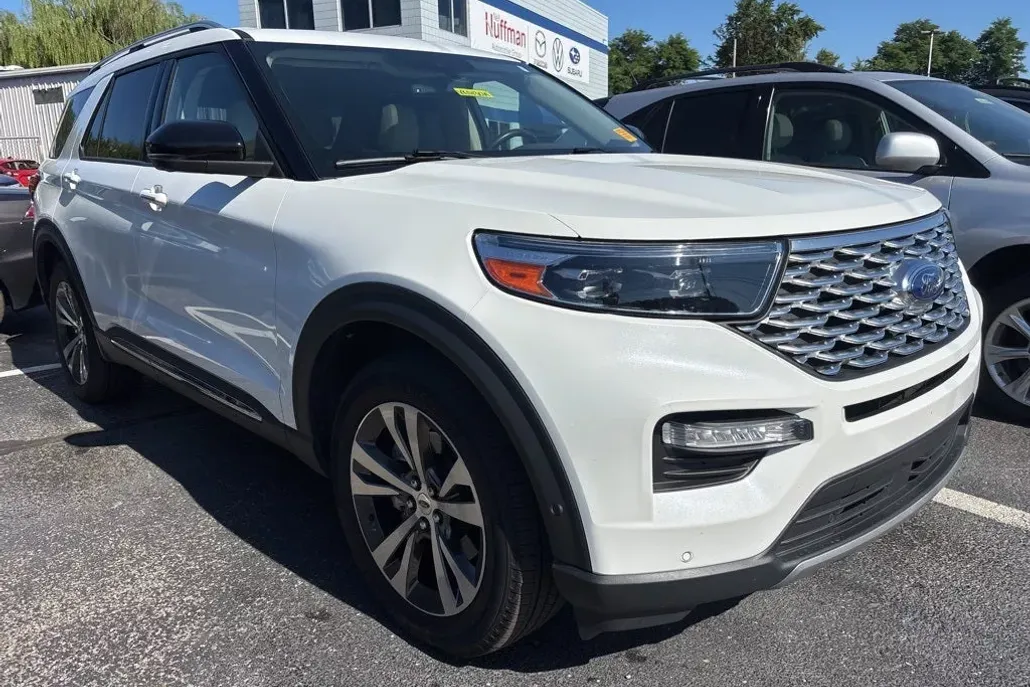 2020 Ford Explorer Platinum photo 1