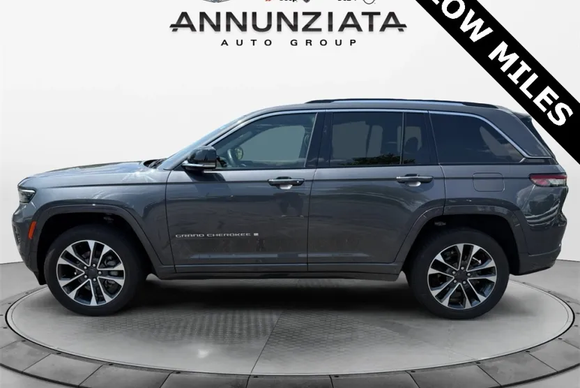 2022 Jeep Grand Cherokee Overland photo 1