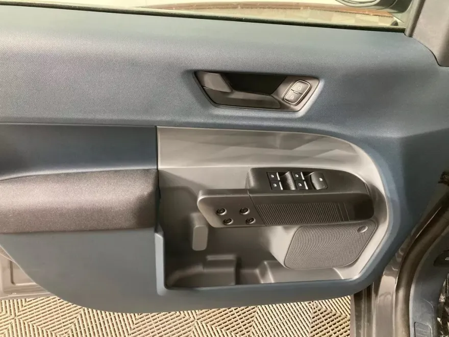 2025 Ford Maverick XL photo 1