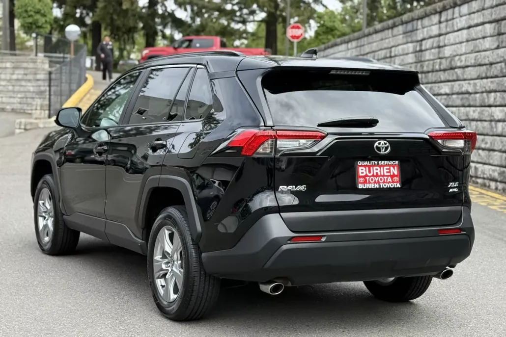 2024 Toyota RAV4 XLE photo 1