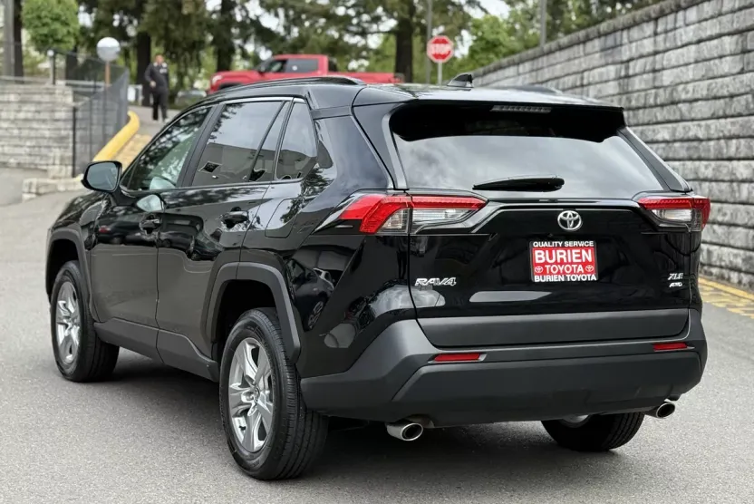 2024 Toyota RAV4 XLE photo 1