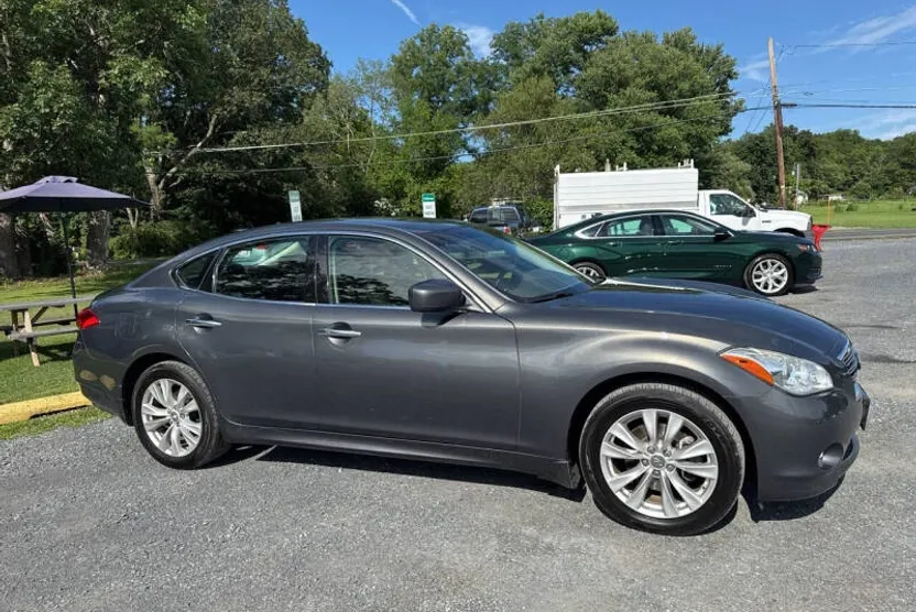 2011 Infiniti M37 X photo 1