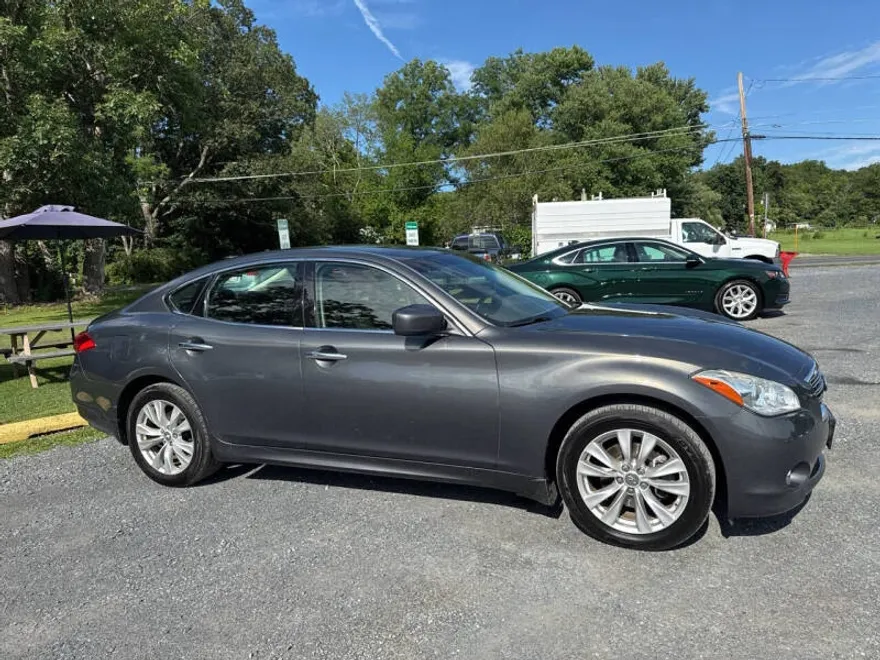 2011 Infiniti M37 X photo 1