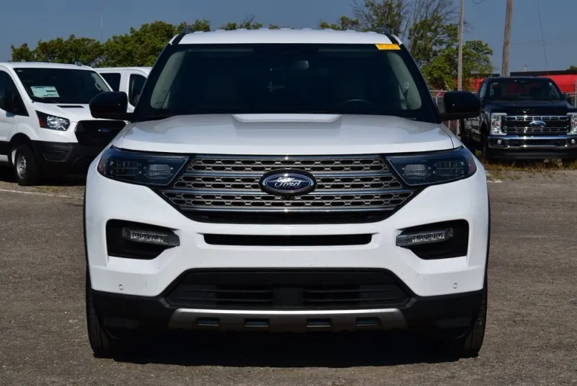 2023 Ford Explorer Limited photo 1
