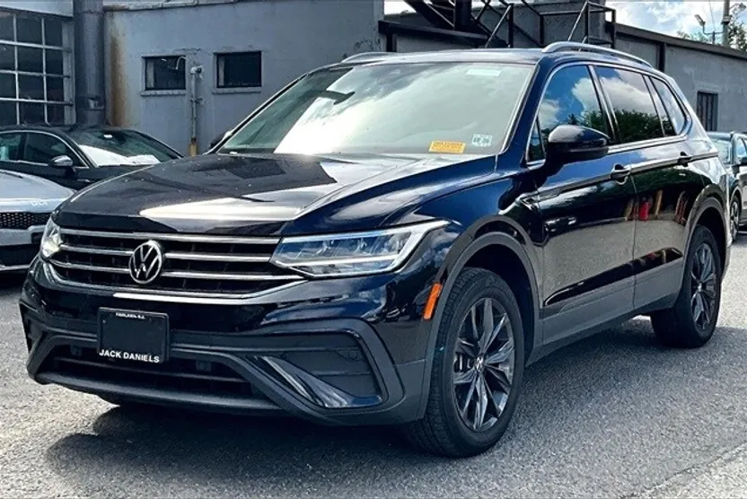 2022 Volkswagen Tiguan SE photo 1