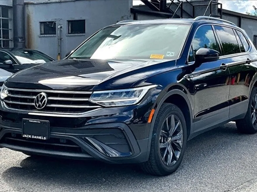 2022 Volkswagen Tiguan SE photo 1