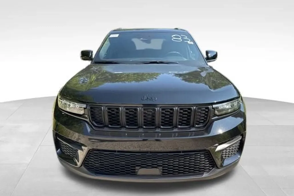 2025 Jeep Grand Cherokee Altitude photo 1