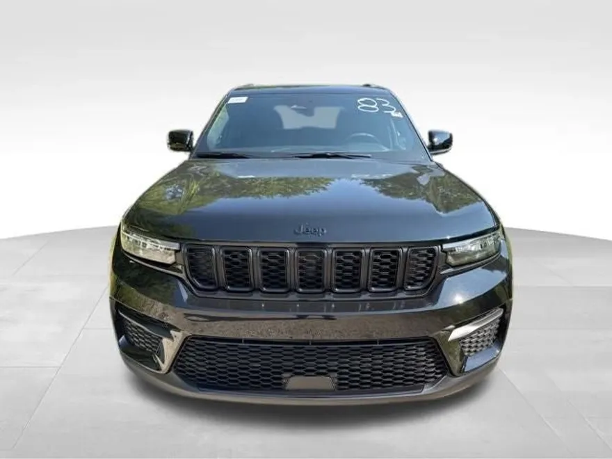 2025 Jeep Grand Cherokee Altitude photo 1