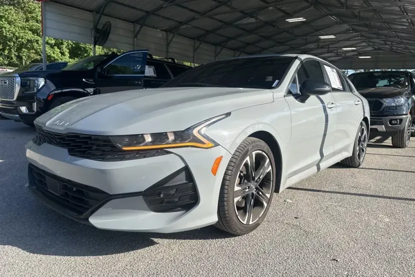 2023 Kia K5 GT-Line photo 1
