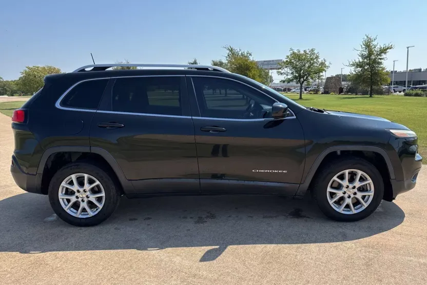 2016 Jeep Cherokee Latitude photo 1