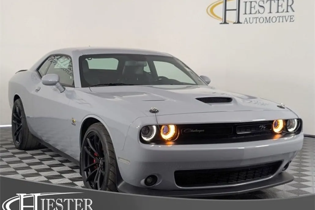 2022 Dodge Challenger R/T Scat Pack photo 1