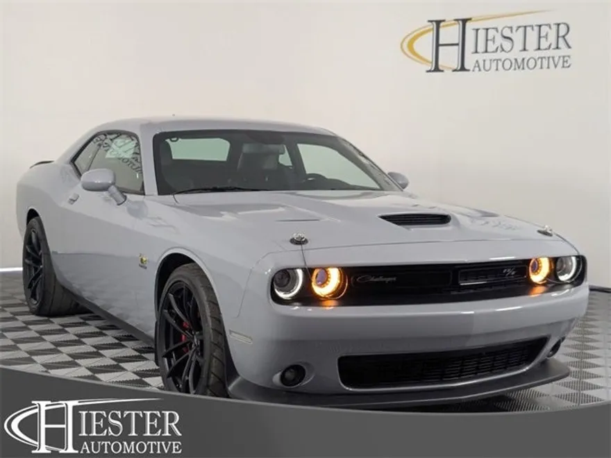 2022 Dodge Challenger R/T Scat Pack photo 1