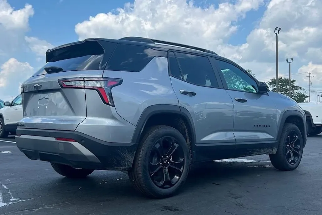 2026 Chevrolet Equinox LT photo 1