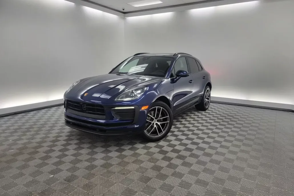 2026 Porsche Macan T photo 1