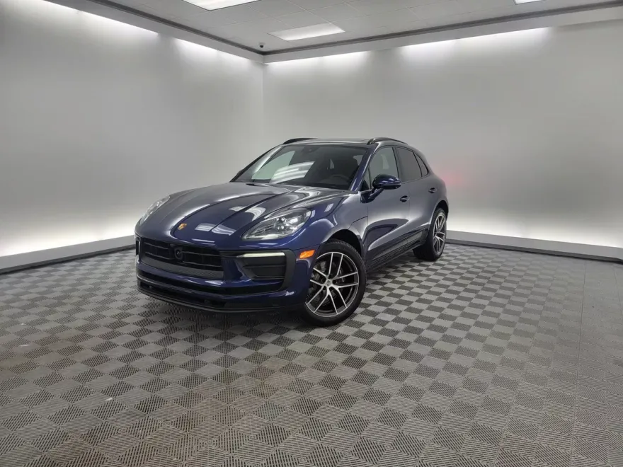 2026 Porsche Macan T photo 1