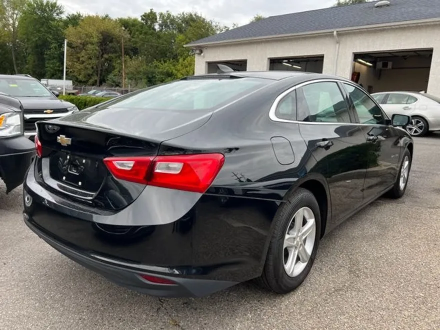 2019 Chevrolet Malibu LS photo 1