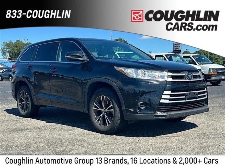 2018 Toyota Highlander LE photo 1